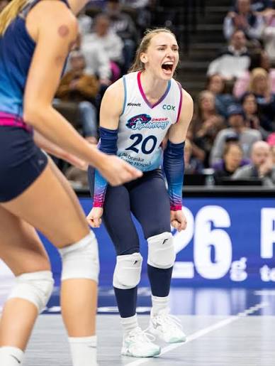 Omaha Supernovas libero Allison Holder celebrating on the court